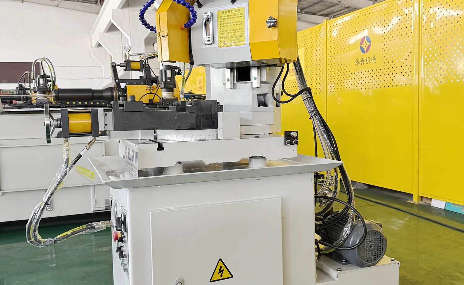 V-serien semiautomatisk hydraulisk metallsirkelsagmaskin V-serien semiautomatisk hydraulisk metallsirkelsagmaskin