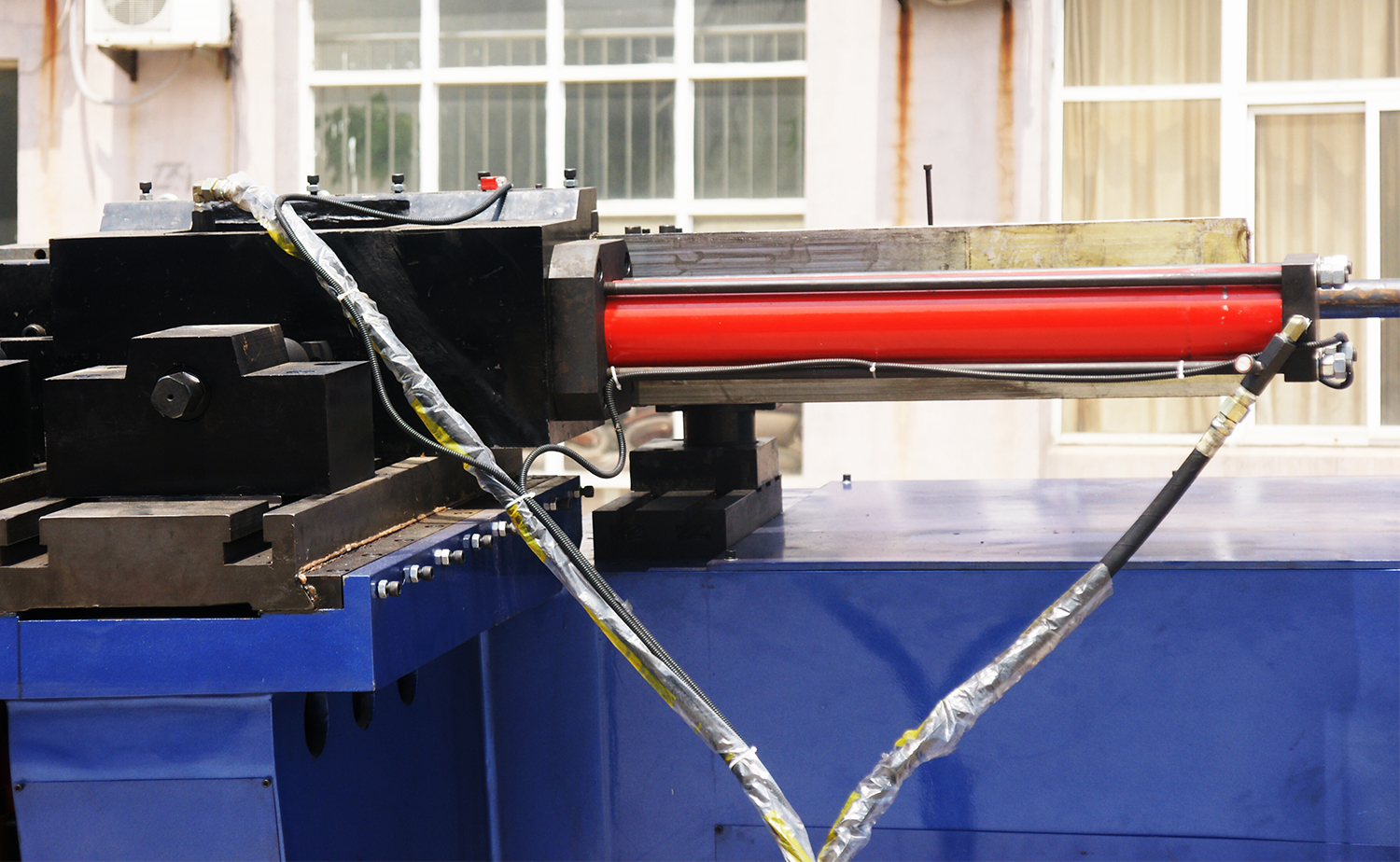 NC L-serien Høyytelses hydraulisk rør/rør bøyemaskin