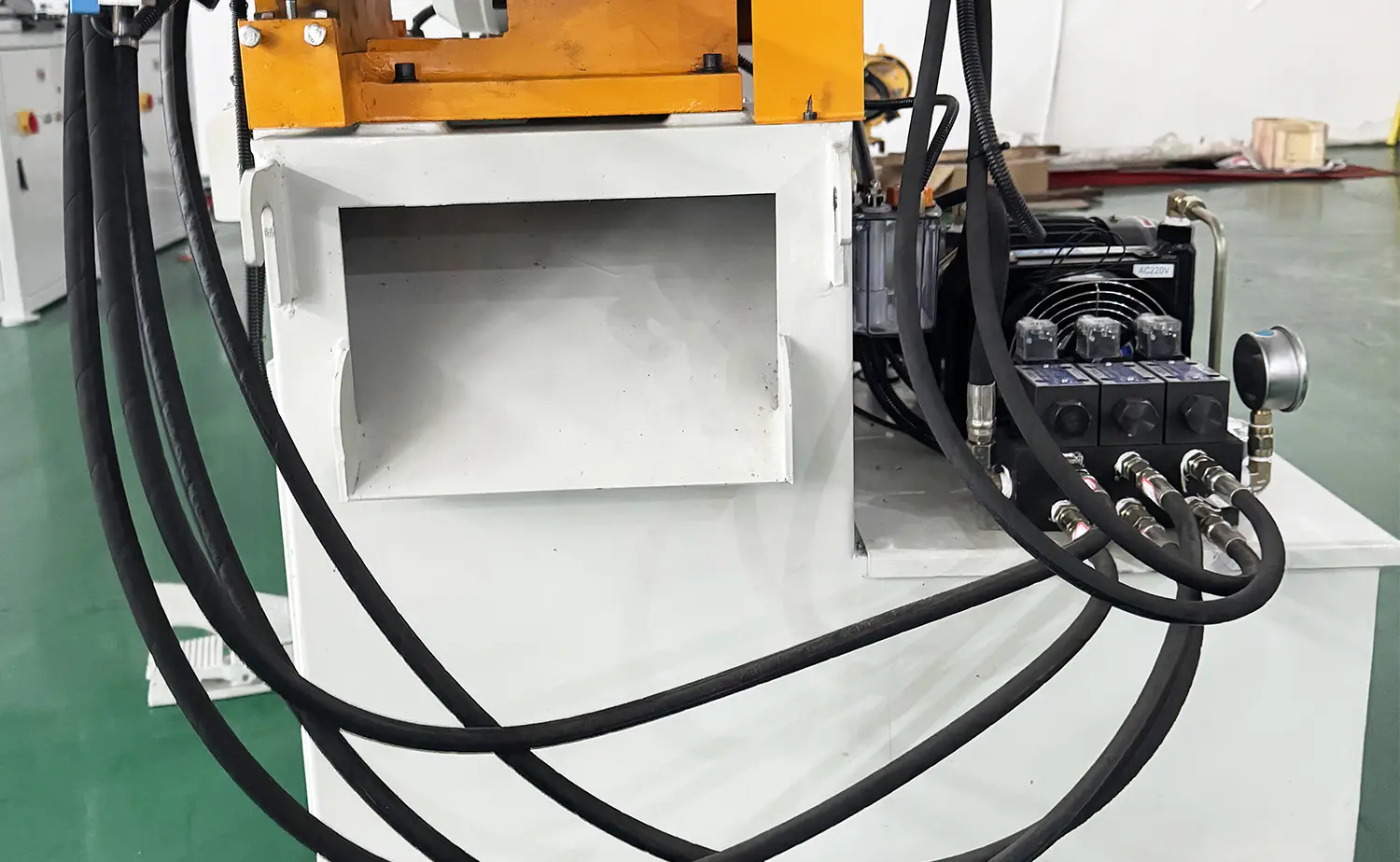 EF PV1-serien hydraulisk halvautomatisk røravfasingsmaskin EF PV1-serien hydraulisk halvautomatisk røravfasingsmaskin