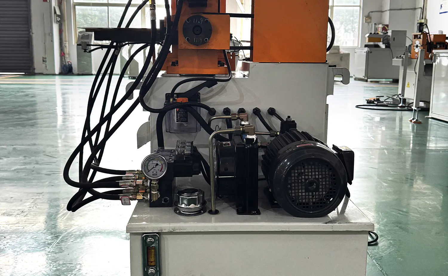 EF PV1-serien hydraulisk halvautomatisk røravfasingsmaskin EF PV1-serien hydraulisk halvautomatisk røravfasingsmaskin