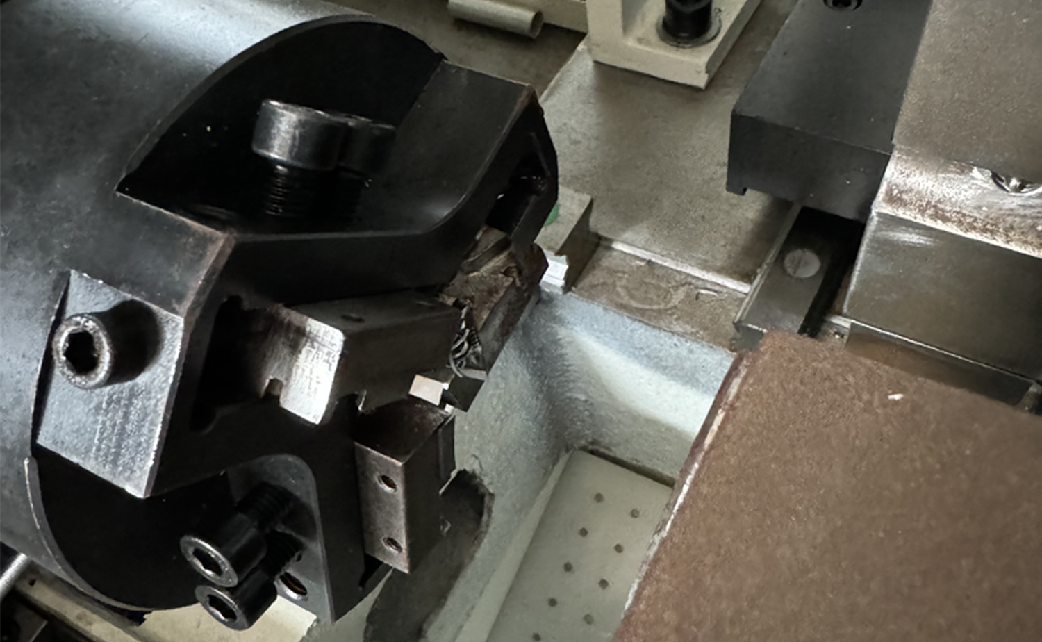 DEF680CNC Series Rask Speed Servo Double Head Tube Chamfering Machine