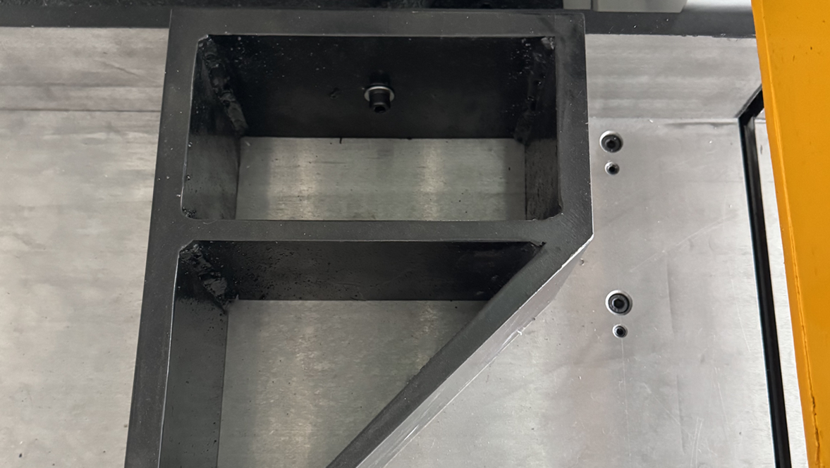ESH horisontal halvautomatisk skjæremaskin i aluminium