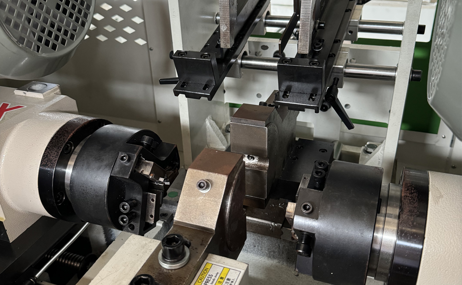 DEF680CNC Series Rask Speed Servo Double Head Tube Chamfering Machine