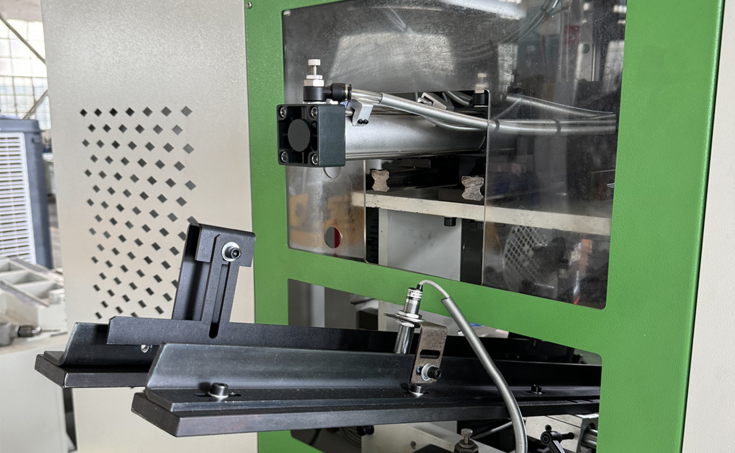 DEF680CNC Series Rask Speed Servo Double Head Tube Chamfering Machine