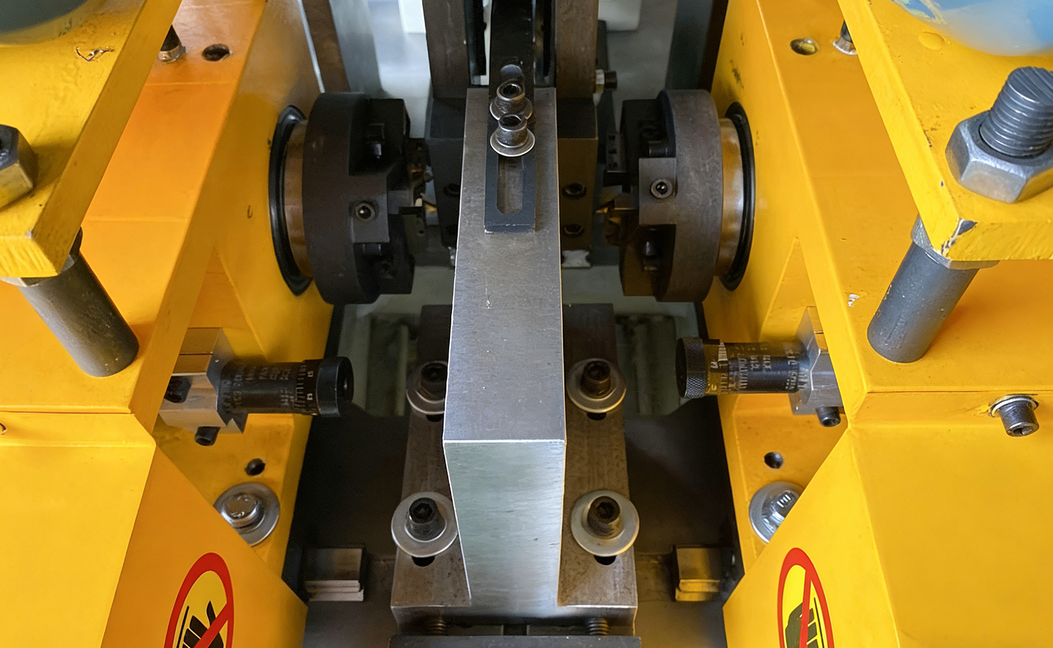 DEF50PVS servorøravfasingsmaskin for korte metall- og PVC-rør DEF50PVS servorøravfasingsmaskin for korte metall- og PVC-rør