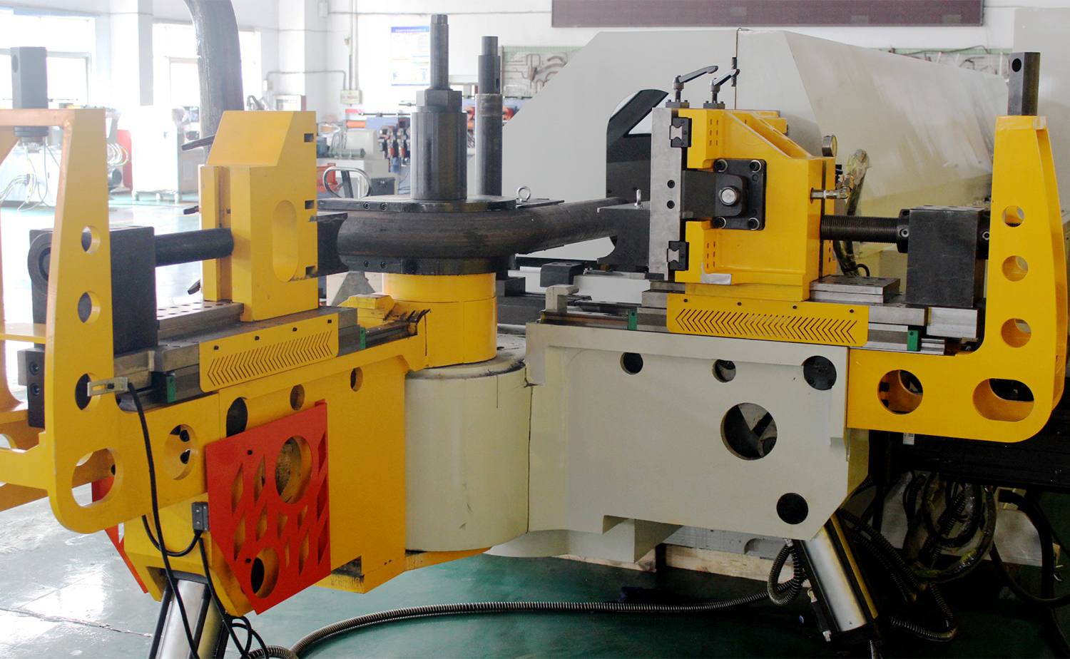 CNC M-serien helautomatisk multi-radius tube bøyemaskin CNC M-serien helautomatisk multi-radius tube bøyemaskin