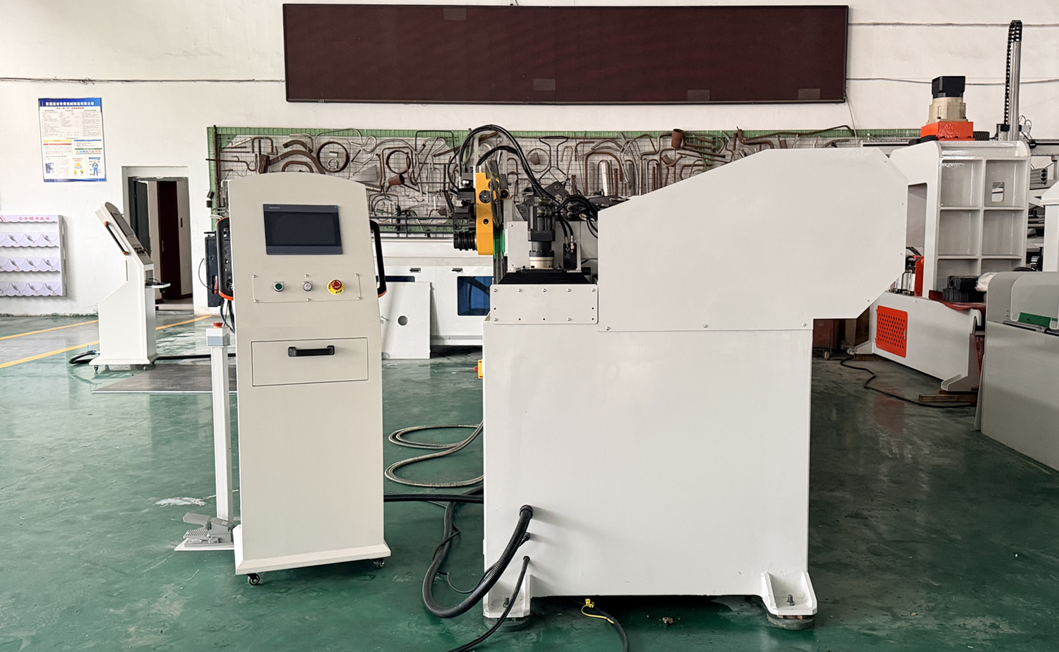 DB CNC dobbel hoderør bøyemaskin DB CNC dobbel hoderør bøyemaskin